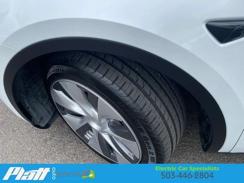 Used 2023 Tesla Model Y Long Range AWD/4WD image 22