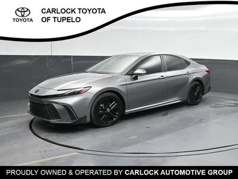 Used 2025 Toyota Camry SE w/ Convenience Package FWD image 1