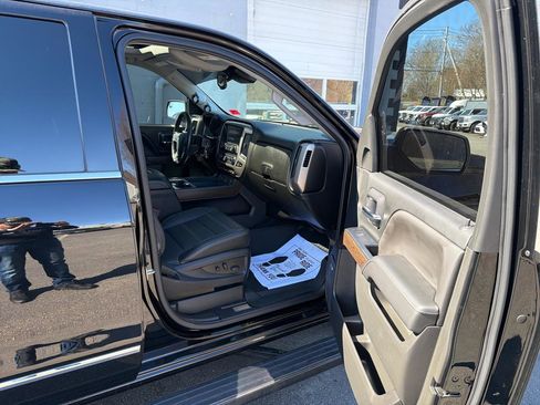 Used 2017 GMC Sierra 1500 Denali w/ Denali Ultimate Package AWD/4WD image 9