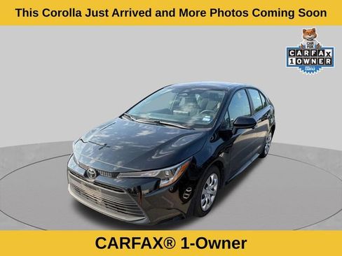 Used 2025 Toyota Corolla LE FWD image 2