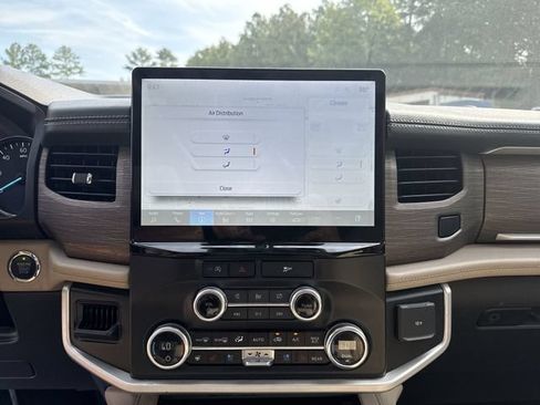 Certified 2024 Ford Expedition Limited AWD/4WD image 17
