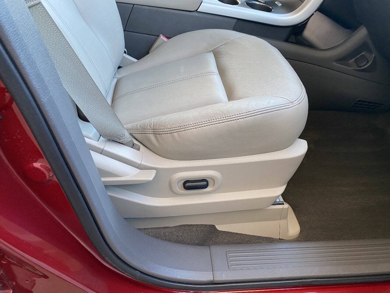 Used 2013 Ford Edge SEL FWD image 33