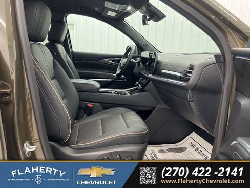 Used 2024 Chevrolet Traverse RS image 15