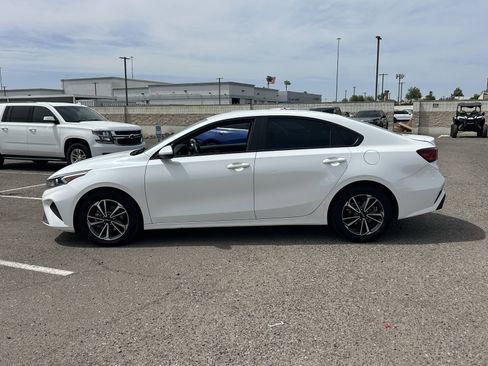 Used 2022 Kia Forte LXS FWD image 2