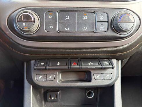 Used 2022 GMC Canyon AT4 image 27