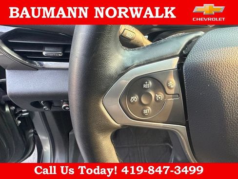 Used 2023 Chevrolet Traverse LT FWD image 19