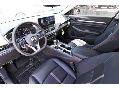 New 2026 Nissan Altima 2.5 SR w/ SR Midnight Edition Package FWD image 12