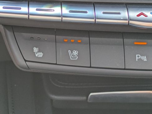 Used 2019 Cadillac XT4 Premium Luxury FWD image 27