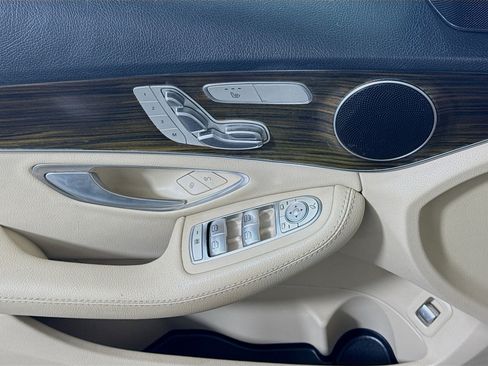 Used 2019 Mercedes-Benz C 300 Sedan image 24