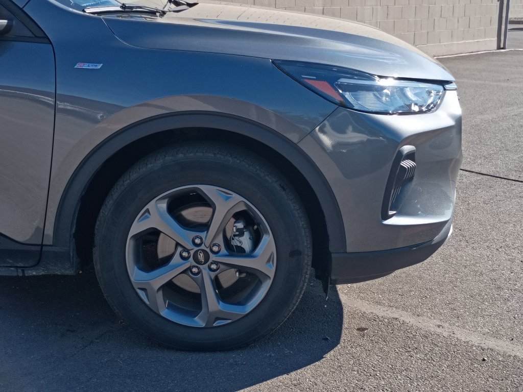 Used 2025 Ford Escape ST-Line AWD/4WD image 2