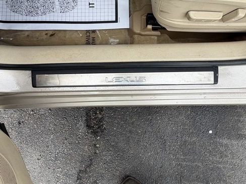 Used 2013 Lexus ES 300h image 10