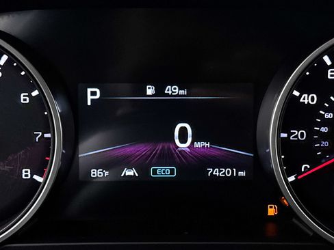 Used 2023 Kia Carnival LX FWD image 36