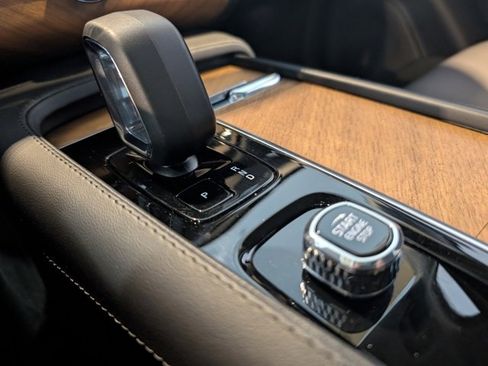 Used 2024 Volvo XC90 B6 Plus image 24