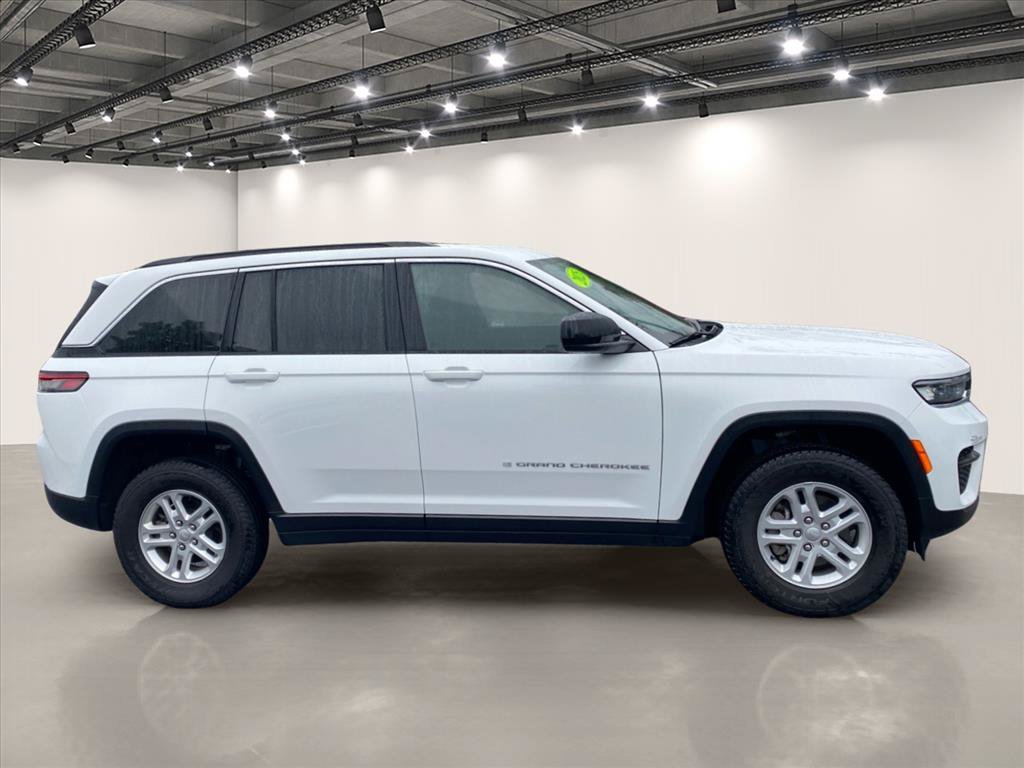 Certified 2025 Jeep Grand Cherokee Laredo AWD/4WD image 8