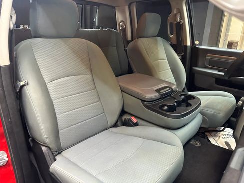 Used 2018 RAM 1500 Classic SLT image 32