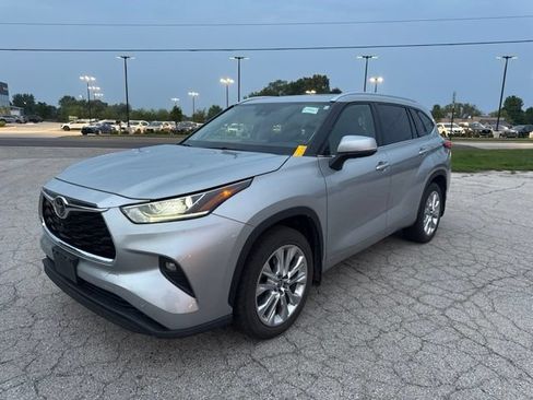 Used 2021 Toyota Highlander Limited AWD/4WD image 7