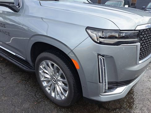 Used 2024 Cadillac Escalade ESV Premium Luxury image 16