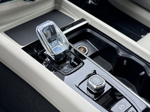 New 2026 Volvo XC60 T8 Ultra w/ Climate Package AWD/4WD image 24