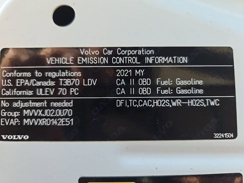 Used 2021 Volvo XC60 T5 Momentum w/ Premium Package image 36