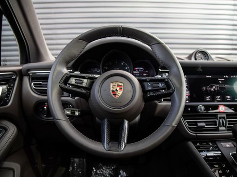 Certified 2026 Porsche Macan AWD/4WD image 16