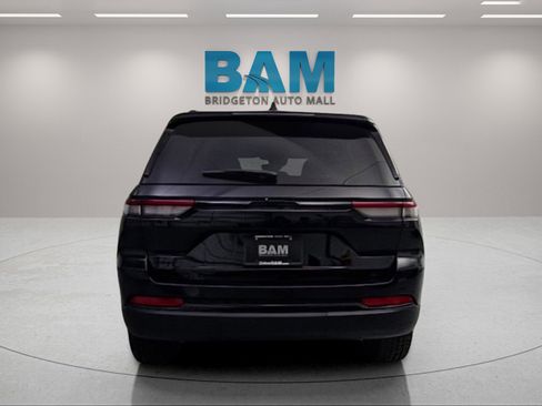 New 2025 Jeep Grand Cherokee Altitude image 6