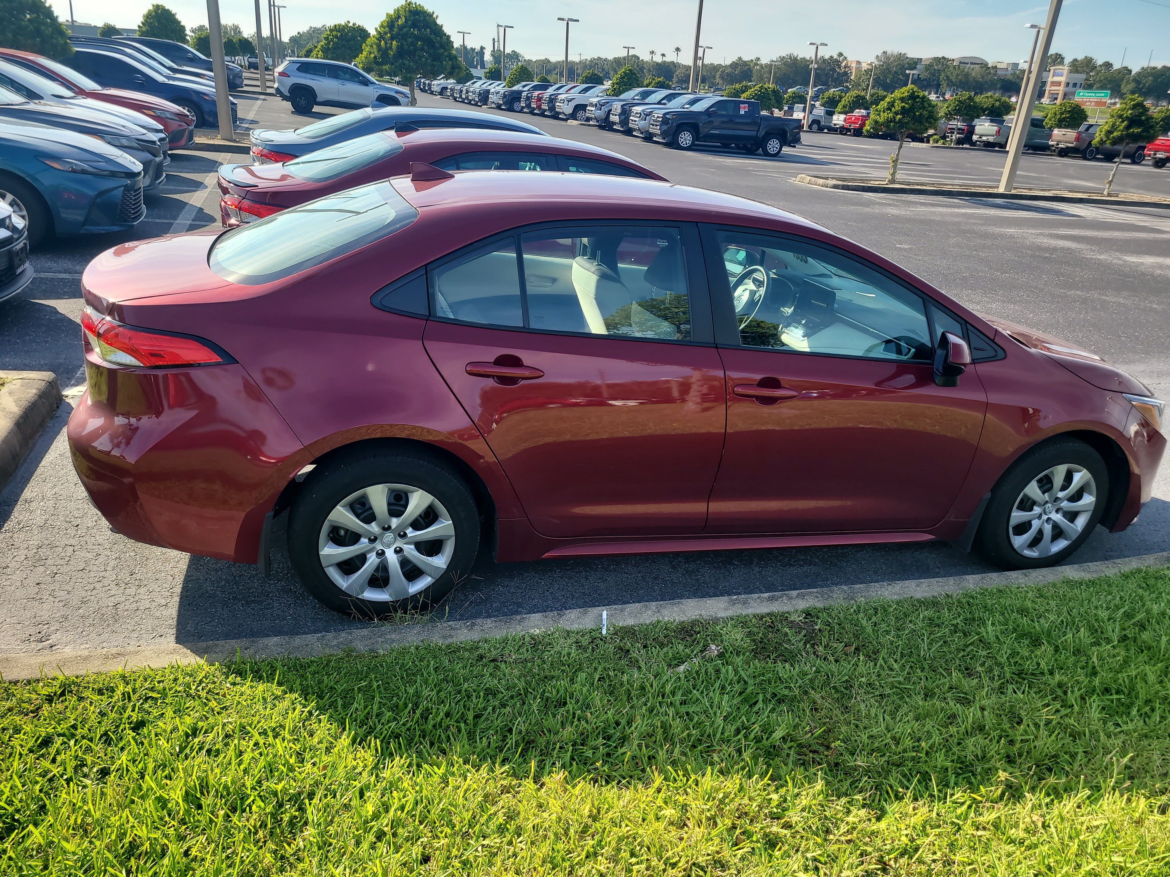 Used 2025 Toyota Corolla LE FWD image 11