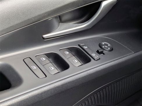 Used 2022 Hyundai Elantra SE image 22