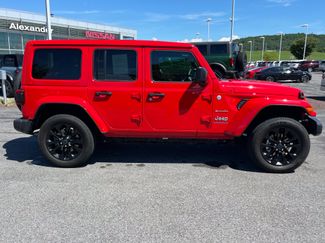 Used 2024 Jeep Wrangler Unlimited Sahara w/ Technology Group AWD/4WD video 2