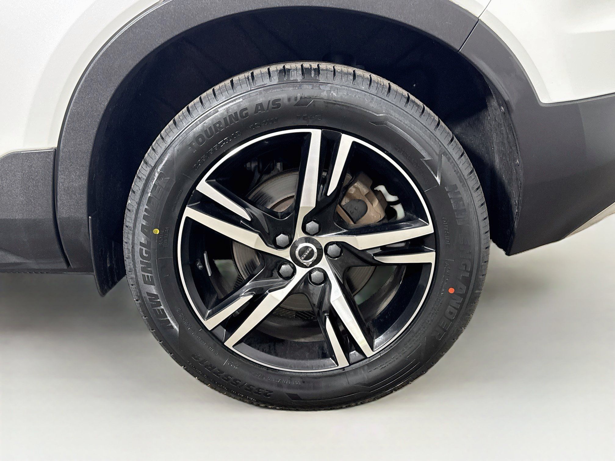 Used 2023 Volvo XC40 B5 Plus AWD/4WD image 27