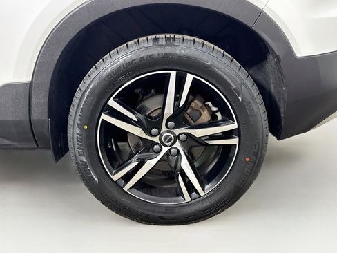 Used 2023 Volvo XC40 B5 Plus AWD/4WD image 27
