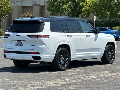 Used 2023 Jeep Grand Cherokee L Summit AWD/4WD image 4