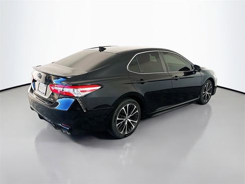 Used 2020 Toyota Camry SE w/ Carpet Mat Package image 7