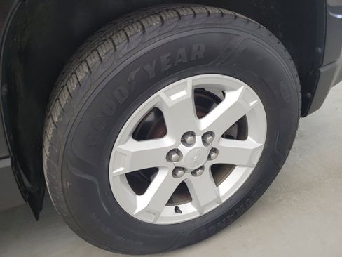 Used 2015 GMC Acadia SLE FWD image 31