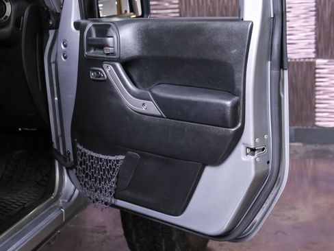Used 2018 Jeep Wrangler Unlimited Sport S AWD/4WD image 38