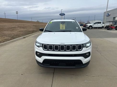 Used 2024 Jeep Compass Latitude image 24