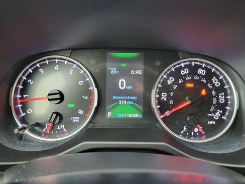 Used 2021 Toyota RAV4 XLE w/ Convenience Package FWD image 14