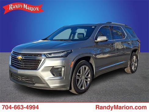 Used 2023 Chevrolet Traverse High Country image 1