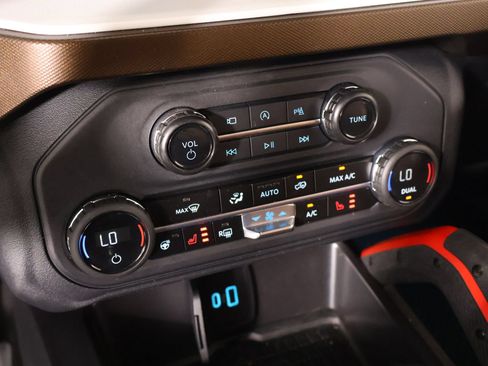 Used 2024 Ford Bronco Heritage Edition AWD/4WD image 8