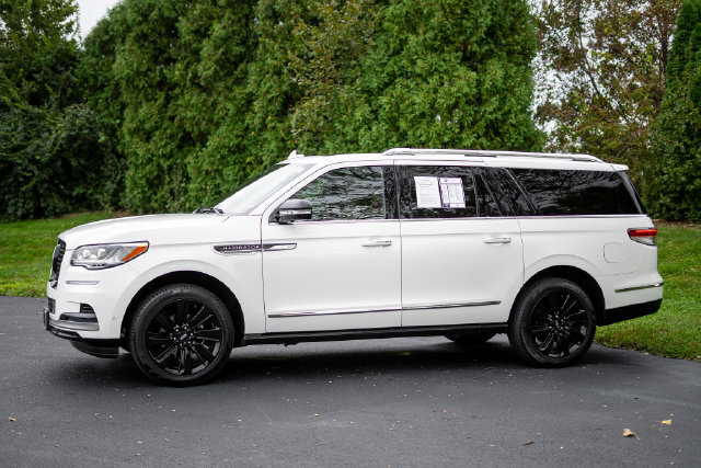 Used 2024 Lincoln Navigator L Reserve AWD/4WD image 8
