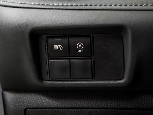 Used 2023 Toyota Highlander L FWD image 43