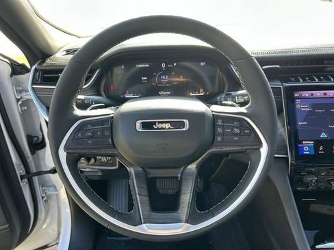 Used 2024 Jeep Grand Cherokee Limited w/ Luxury Tech Group II AWD/4WD image 18