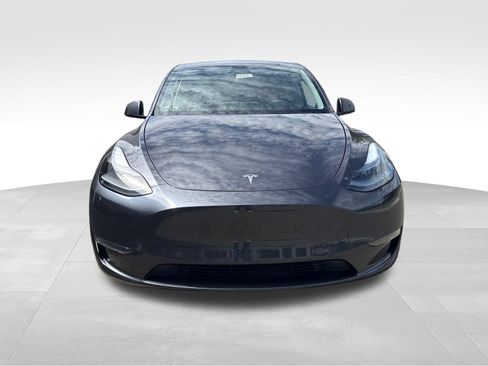 Used 2024 Tesla Model Y Long Range AWD/4WD image 8
