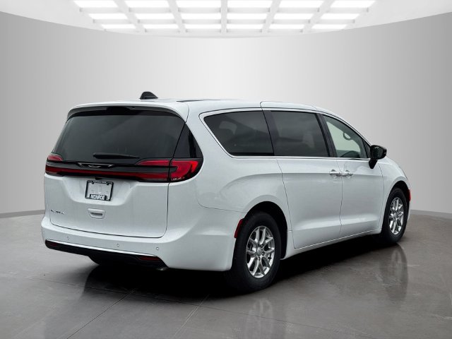 New 2027 Chrysler Pacifica Select FWD image 7
