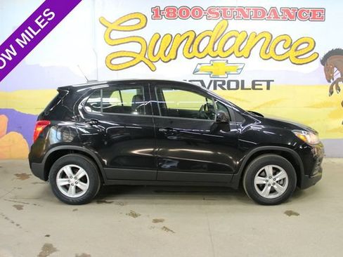 Used 2019 Chevrolet Trax LS w/ LPO, Cargo Package FWD image 1