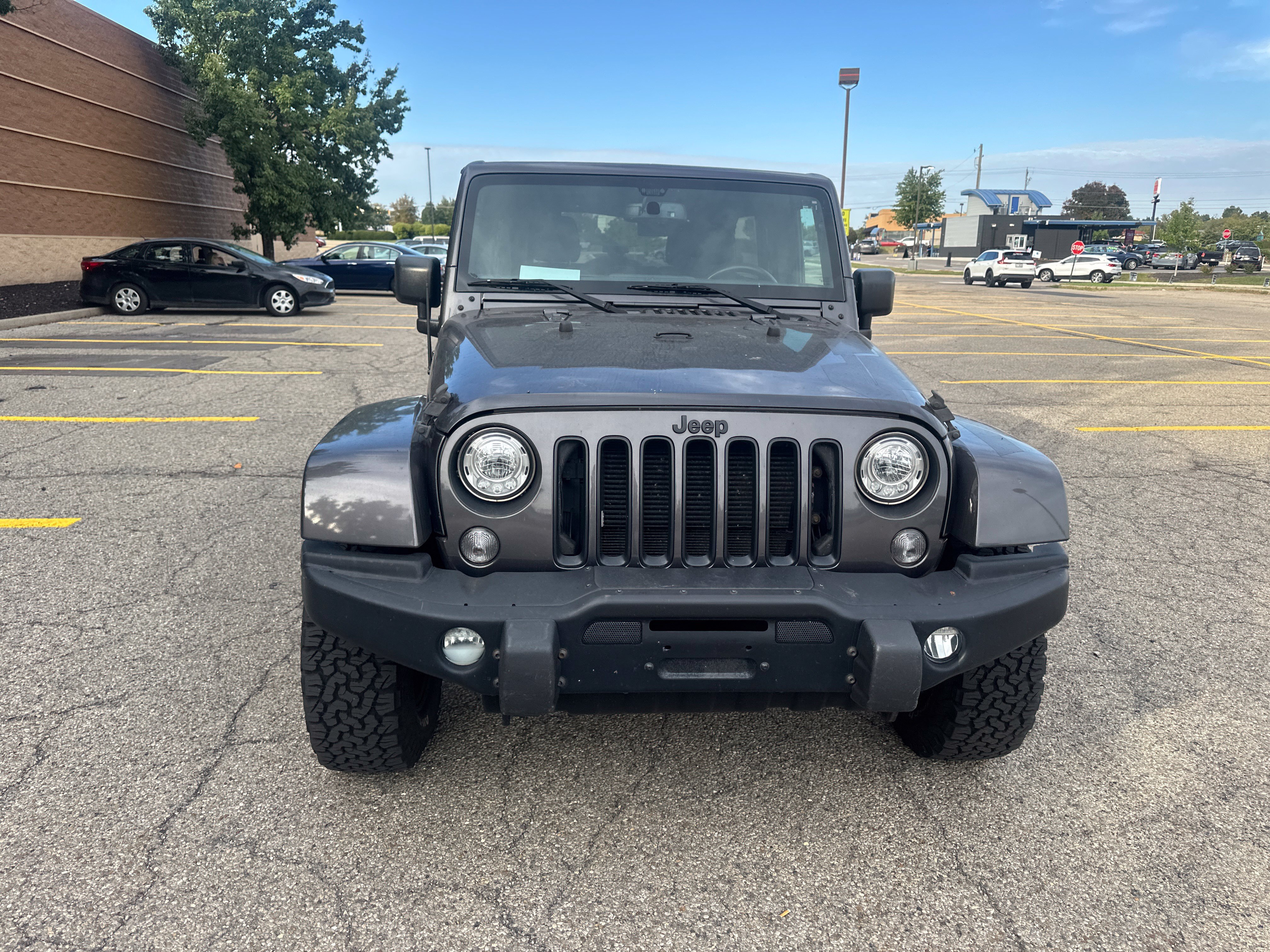 Used 2017 Jeep Wrangler Unlimited Sahara AWD/4WD image 13