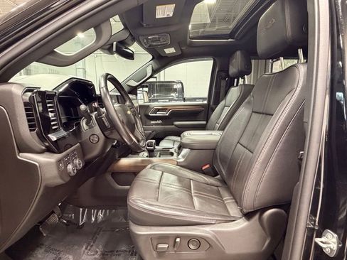 Used 2022 Chevrolet Silverado 1500 High Country w/ Z71 Off-Road Package image 27