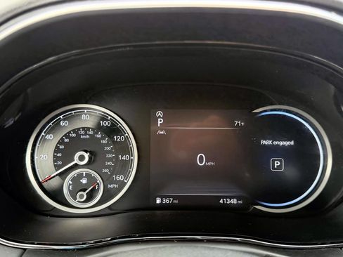 Certified 2025 Genesis GV70 2.5T AWD/4WD image 27