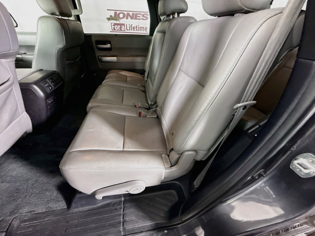 Used 2018 Toyota Sequoia Limited w/ Safety & Convenience Package AWD/4WD image 28