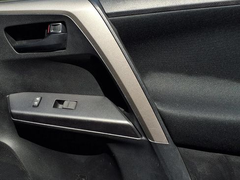 Used 2018 Toyota RAV4 LE w/ All Weather Liner Package FWD image 38