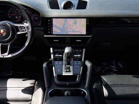 Certified 2023 Porsche Cayenne Platinum Edition image 19